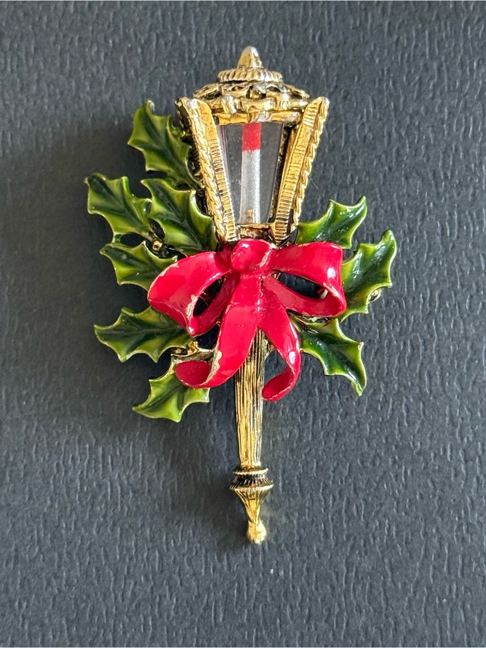 Vintage Kramer Festive Light Post Brooch